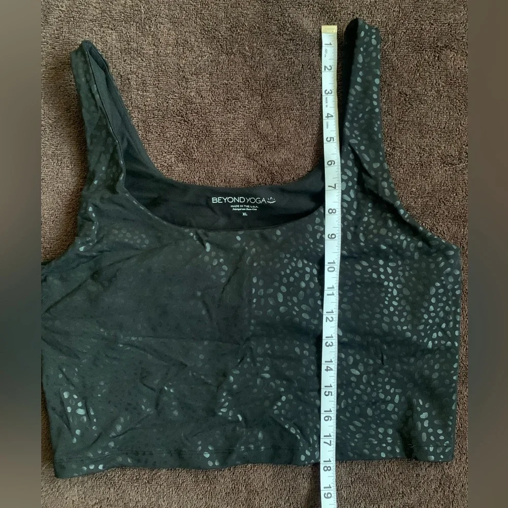 Beyond Yoga Rare Shiny Feline Keep it Simple Cropped Tank Black Shiny Foil - XL - Picture 7 of 8